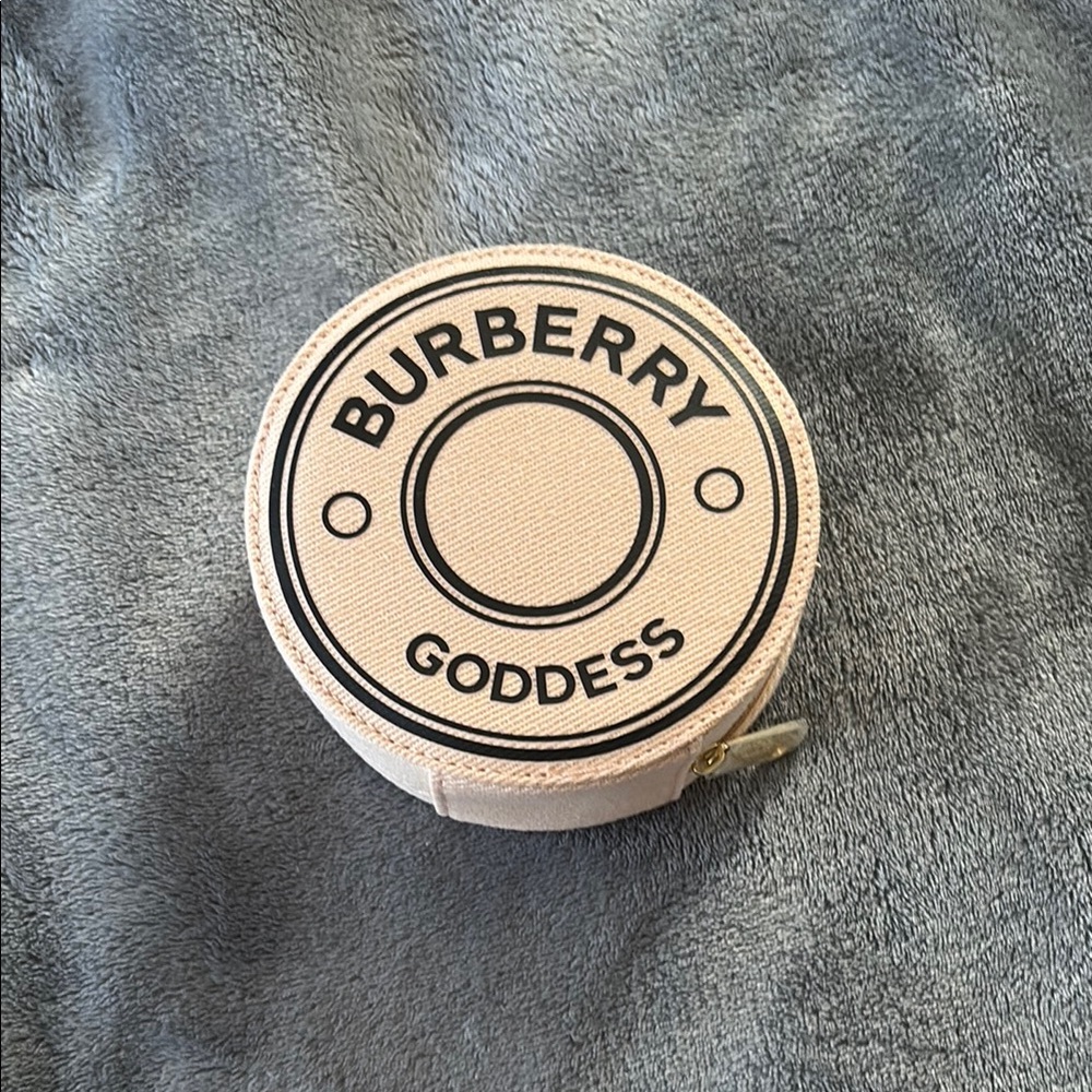 Burberry Goddess Cream Round Case